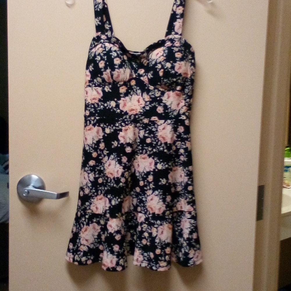 Tops - Picture 5 of 7